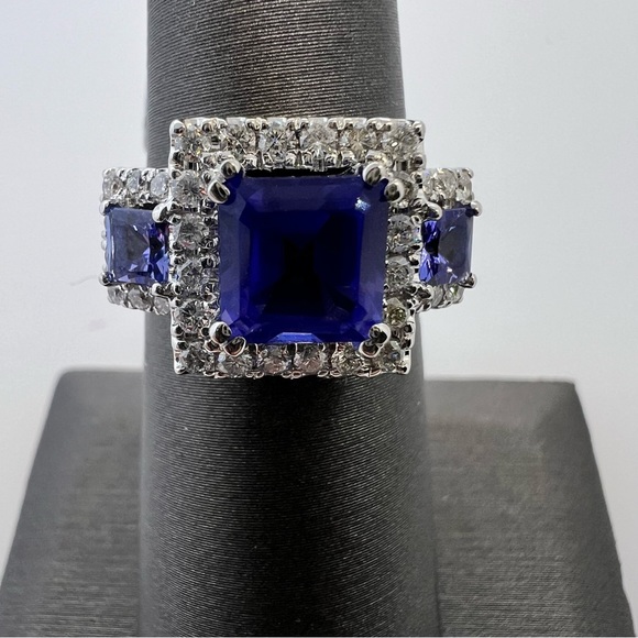 14k White Gold Diamond & Tanzanite Ring - Picture 2 of 8